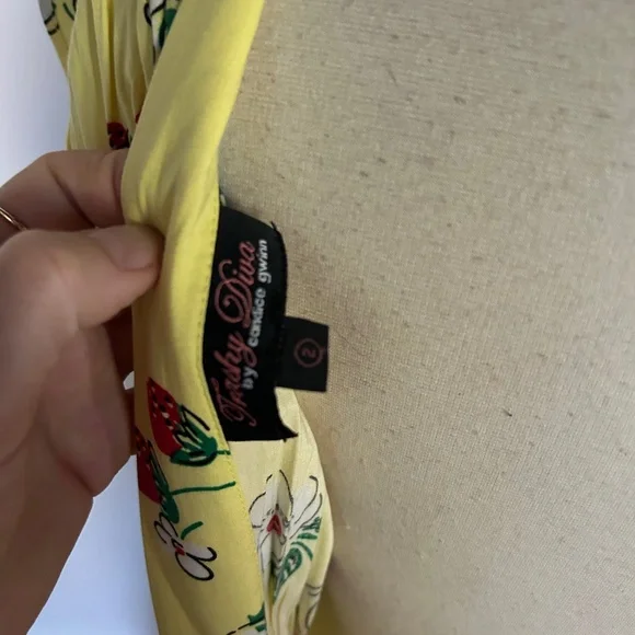 Trashy Diva Berry Chantilly 40s Dress - Picture 5 of 6